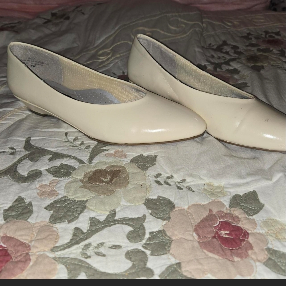 SHAN Cream Pointed Toe Low Heel Flats